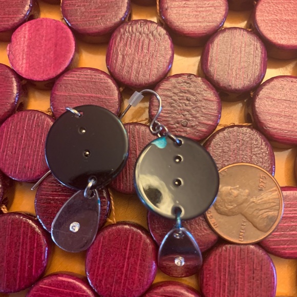 Hand painted silver and green drop earrings - Picture 3 of 3